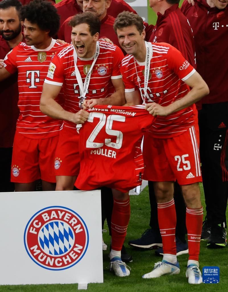 中场位置的 中场位置的