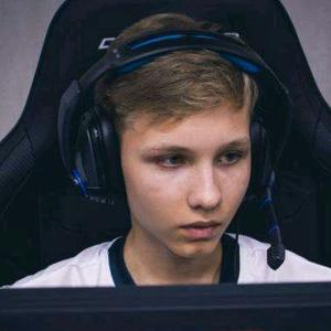 爱德华兹曾 爱德华兹曾